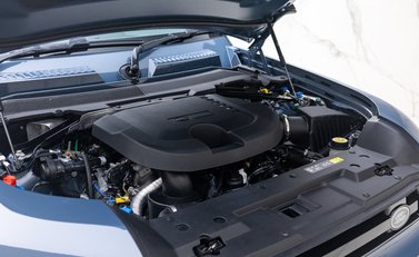Land Rover Defender 90 D300 X-DYNAMIC HSE 49