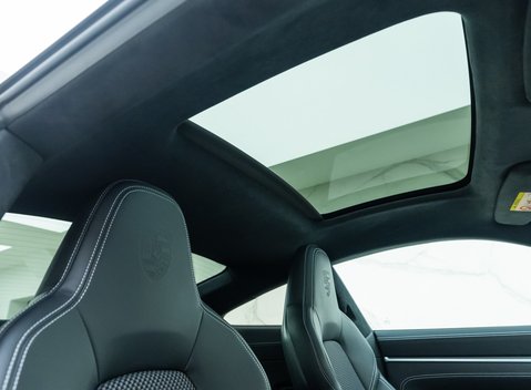 Porsche 911 Carrera 4S (992) 14