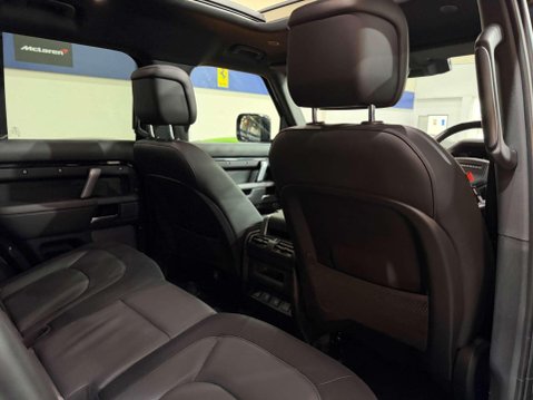 Land Rover Defender 3.0 D300 MHEV X-Dynamic HSE SUV 5dr Diesel Auto 4WD Euro 6 (s/s) (300 ps) 38