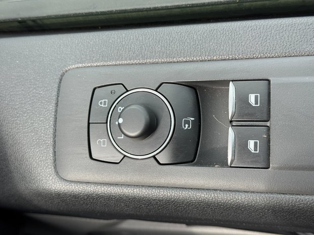 Ford Transit Custom SWB L1H1 Low Roof Limited 300 Air Con Alloys Camera Sensors Euro 6 22