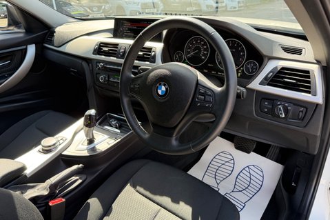 BMW 3 Series 320I SE TOURING AUTOMATIC -APPLE CAR PLAY -CAMERAS -XENONS -LOW MILEAGE 15