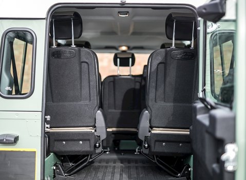 Land Rover Defender 110 Heritage 16