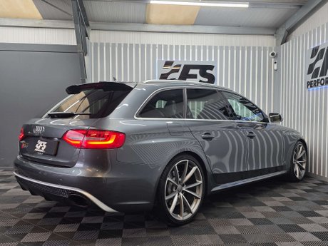 Audi RS4 4.2 FSI V8 Estate 5dr Petrol S Tronic quattro Euro 5 (450 ps) 40