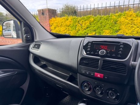 Vauxhall Combo 1.2 Combo 2300 CDTi S/S 22