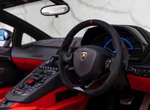 Lamborghini Aventador SV LP 750-4 Roadster 13