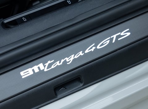 Porsche 911 Targa 4 GTS (992) 29
