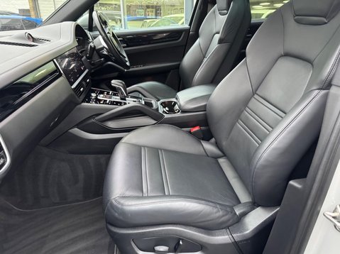 Porsche Cayenne V6 PLATINUM EDITION 63