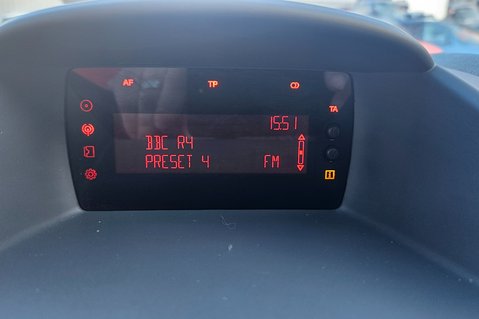 Ford Fiesta ZETEC 16V.. AUTOMATIC.. 13 SERVICES.. 1 PREVIOUS OWNER.. AIR CONDITIONING.. 14