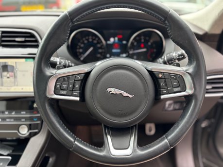 Jaguar F-Pace 2.0 D180 Portfolio SUV 5dr Diesel Auto AWD Euro 6 (s/s) (180 ps) 27