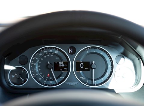 Aston Martin V12 Vantage S 15