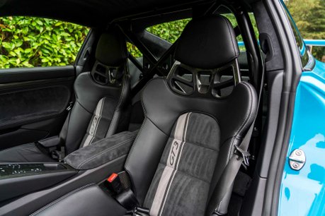 Porsche 911 GT3 WARRANTY. CLUBSPORT PACKAGE. MANUAL. PCCBS. CARBON INTERIOR. FRONT LIFT. 13