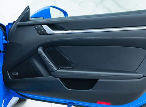 Porsche 911 Carrera (992) 18