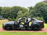 Jaguar XE R-DYNAMIC HSE BLACK 6