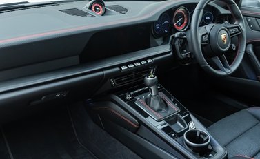 Porsche 911 GT3 TOURING (992) 14
