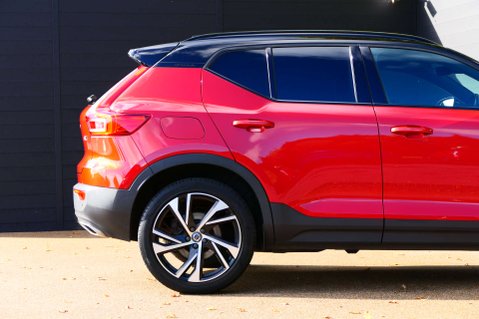 Volvo XC40 2.0 XC40 R-Design Pro T4 AWD Auto 4WD 5dr 17