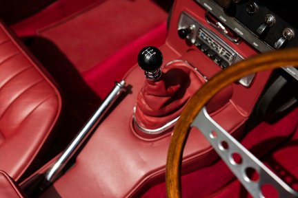 Jaguar E-Type 4.2 Roadster Series 1½ 23