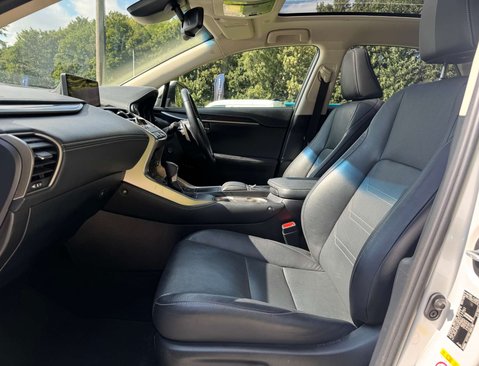 Lexus NX 2.5 NX 300h Takumi CVT 4WD 5dr 37