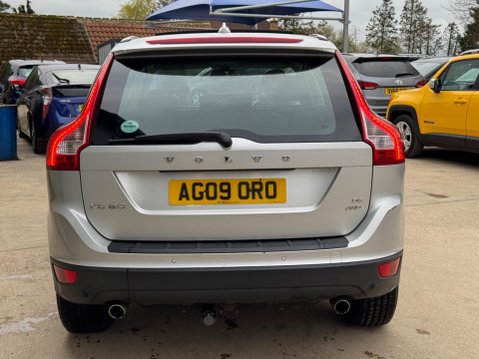 Volvo XC60 2.4 D5 SE Lux Geartronic AWD Euro 4 5dr 7
