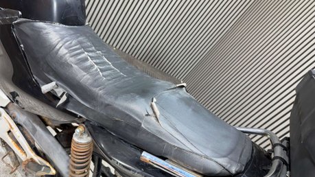 Yamaha YBR 125 2012 PROJECT LEARNER BIKE SPARES OR REPAIR 125CC 10