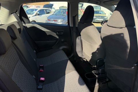 Toyota Yaris 1.3 VVT-I TR LOOK! JUST 38000 MILES! LOW INSURANCE! AIR CON 19