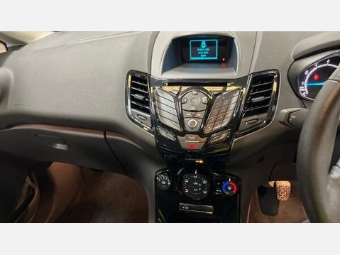Ford Fiesta 1.0T EcoBoost Zetec Euro 6 (s/s) 5dr 7