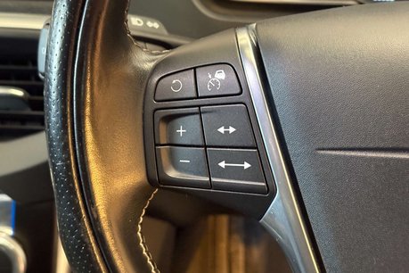 Volvo V40 2.0 T5 R-Design Pro Hatchback 5dr Petrol Auto Euro 6 (s/s) (245 ps) 46