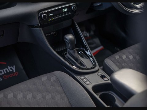 Toyota Yaris 1.5 Yaris Design HEV CVT 5dr 28
