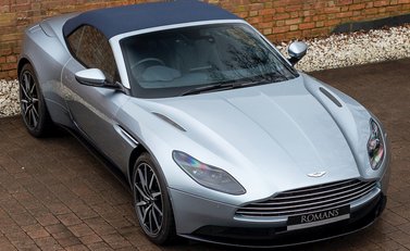 Aston Martin DB11 Volante 9