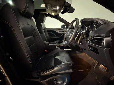 Jaguar F-Pace R-SPORT AWD 16
