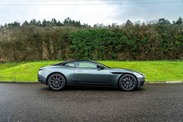Aston Martin DB11 V12 AMR. Q PAINTWORK. H & C SEATS. CARBON FIBRE INTERIOR. TECHNOLOGY PACK. 1