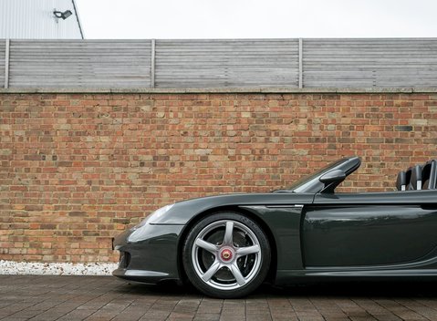 Porsche Carrera GT 21