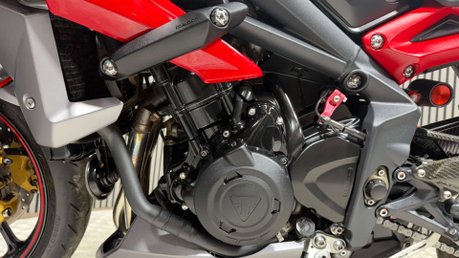 Triumph Street Triple R 2013 ONLY 21K QUICK SHIFTER, LOADS OF EXTRAS, LONG MOT 21