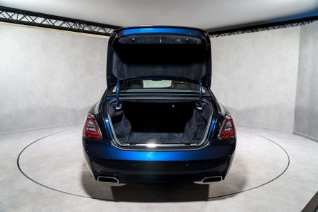 Rolls-Royce Ghost V12. STARLIGHT. H, C & M SEATS. REAR ENTERTAINMENT. HUD. A/CRUISE CONTROL 75