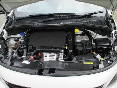Peugeot 2008 1.2 PureTech GT Line Euro 6 (s/s) 5dr 52