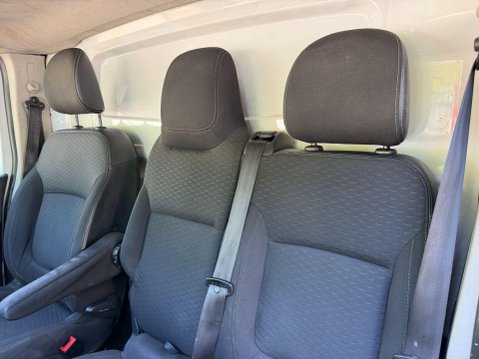 Vauxhall Vivaro 1.6 CDTi 2900 Sportive Panel Van 5dr Diesel Manual L2 H1 Euro 6 (120 ps) 39