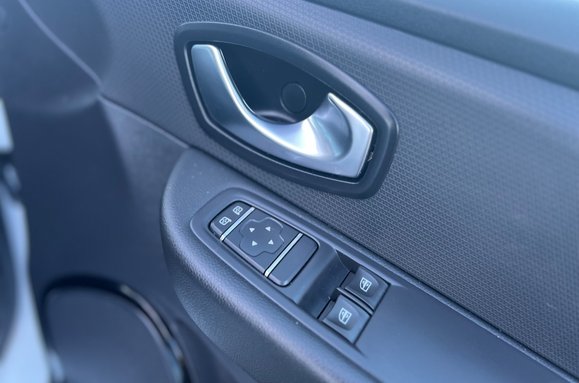 Renault Clio ICONIC 0.9 TCE 5 DOOR 28