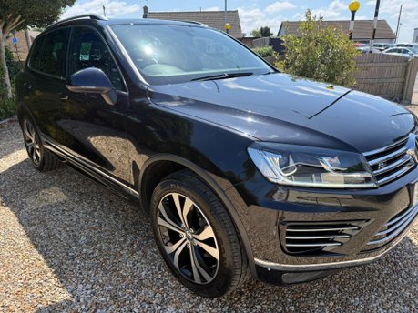 Volkswagen Touareg 3.0 TDI V6 BlueMotion Tech R-Line SUV 5dr Diesel Tiptronic 4WD Euro 6 (s/s) 9