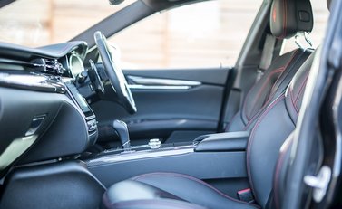 Maserati Quattroporte DV6 14