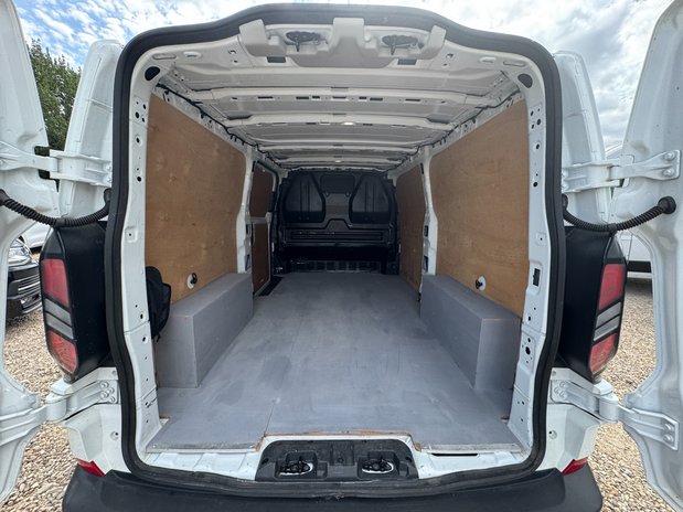 Ford Transit Custom LWB L2H1 (SOLD CM) Low Roof Trend 280 Air Con Alloys SELECT 9