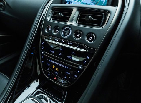 Aston Martin DBS Superleggera 22