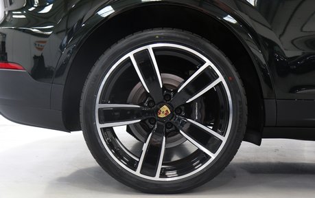 Porsche Cayenne V6 Platinum Edition - PTS Colour and Incredible Specification 7