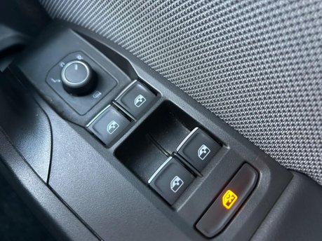 SEAT Leon 1.0 TSI SE Dynamic Euro 6 (s/s) 5dr 33