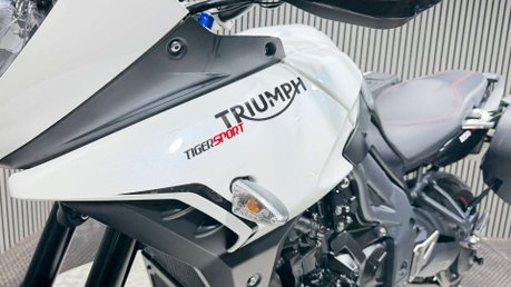 Triumph Tiger 2014 ONLY 12K ADVENTURE BIKE PANNIERS LONG MOT 1050CC 31