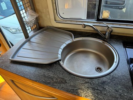 Swift Kon-Tiki 645 6 Berth 2.8 Fiat 29