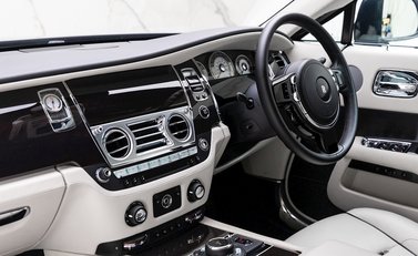 Rolls-Royce Wraith 13