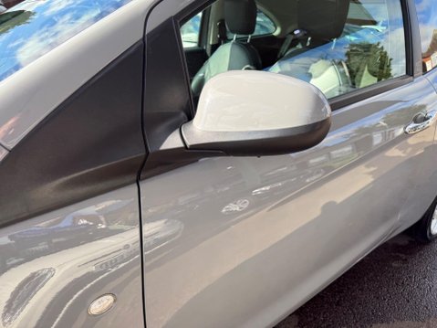 Ford Ka 1.2 Titanium Euro 5 3dr 25