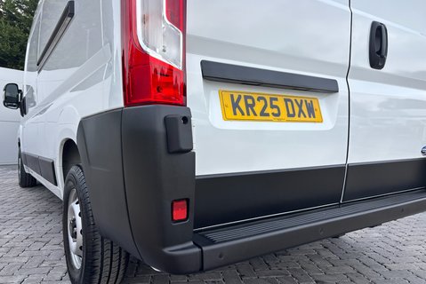 Peugeot Boxer 35 L3H2 Professional 140 ps Panel Van 22