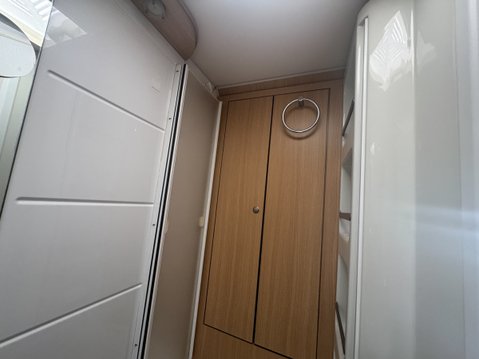 Bessacarr E 5 Berth | 4 Belts | Dinette | Rear Kitchen| Side Bathroom | Vanlux 23