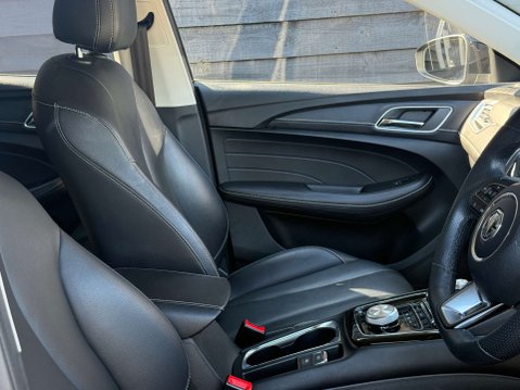 MG 5 MG5 Exclusive EV 5dr 15