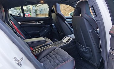 Porsche Panamera GTS 10